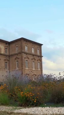 VENARIA, TURIN, ITALY, 11 Haziran 2023: Venaria Reale, İtalya 'daki Venaria Reale Sarayı' nın Dış Bahçesi. Torino. Yüksek kalite 4k görüntü