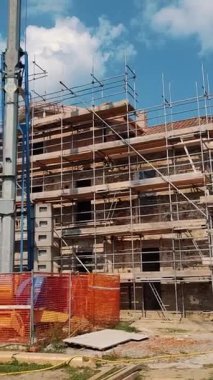 Açık Mavi Gök Altında Konut İnşaat Alanı