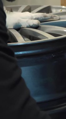Tekerlek jant hazırlığı. Araba tekerleği. Lastik servisi.