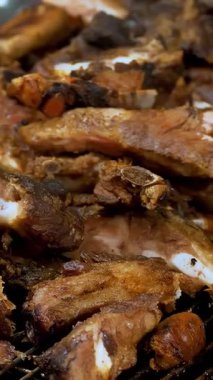 - Et. Sokak yemeği. Yakın plan. Izgara et. Barbekü. Adil. Yemek festivali. Açık hava yemekleri. Şişte et. Kemikte et var. Sokak pazarı. Aşçılık sergisi ya da adil.