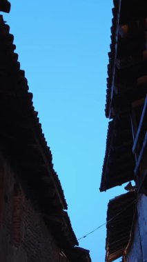 Antik kale. Turistik bir yer. Kale. Açık hava müzesi. Kule. Şehir kalesi. İtalyan kalesi. Kale. Eski mimari.