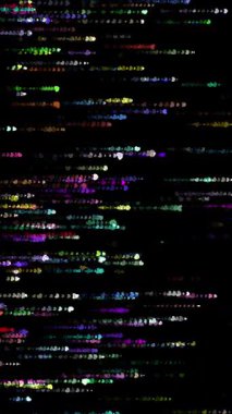 Soyut arkaplan. Parıldayan, parıldayan, renkli, kalp şeklindeki parçacıkların hareket grafiği siyah arkaplan üzerinde matris etkisi ile aşağı düşüyor.