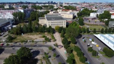 Kulüp Berghain Berlin Friedrichshain Yaz 2022 'deki İHA görüntülerini yükseltin. Yukarıdan sinematikName