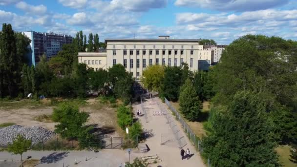 Vlieg Omgekeerde Drone Beelden Club Berghain Berlin Friedrichshain Zomer 2022 — Stockvideo