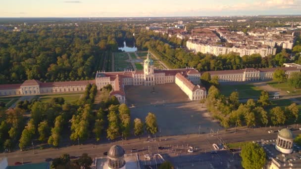 Dron Orbitalny Zamku Charlottenburg Berlinie Letni Dzień 2022 Roku Kinematografia — Wideo stockowe