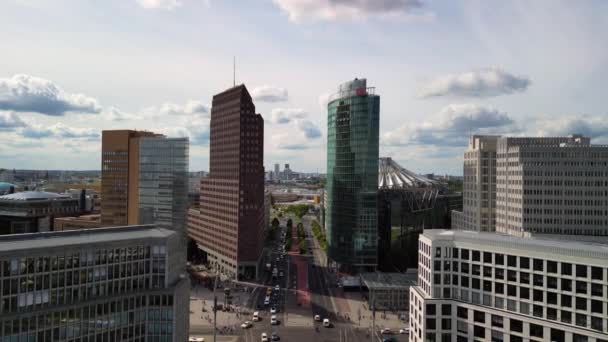 Létě Roku 2022 Berlíně Vypusťte Dron Věží Mrakodrapu Potsdamer Platz — Stock video