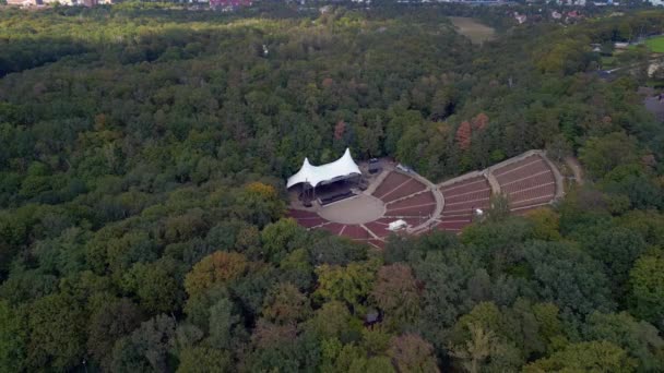 Drop Drone Van Forest Stage Openlucht Berlijn Duitsland Zomerdag 2022 — Stockvideo