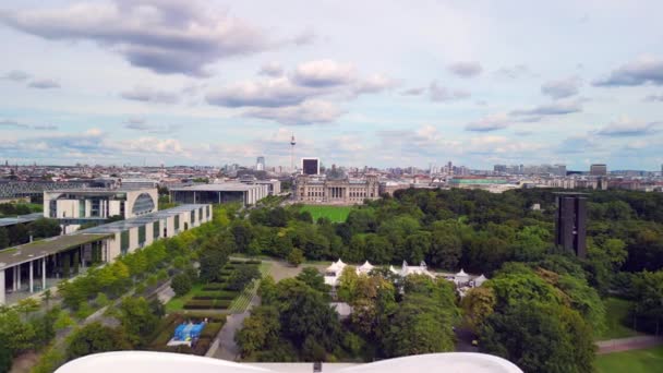 Fly Push Drone Maison Des Cultures Dans Quartier Gouvernement Berlin — Video