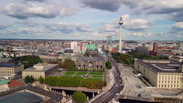 Panorama Órbita Drone Dom Torre Televisión Debajo Los Tilos Berlín — Vídeo de stock