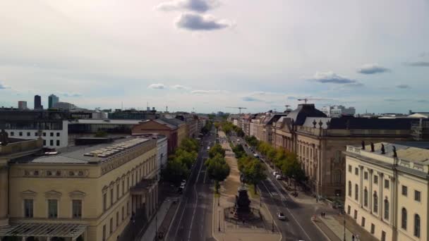 Tirar Drone Una Universidad Debajo Los Tilos Berlín Alemania Día — Vídeo de stock