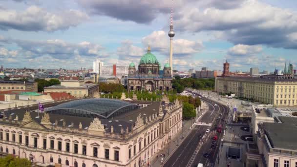 Raise Drone German Historical Museum University Linden Trees Berlin Germany — Stock Video