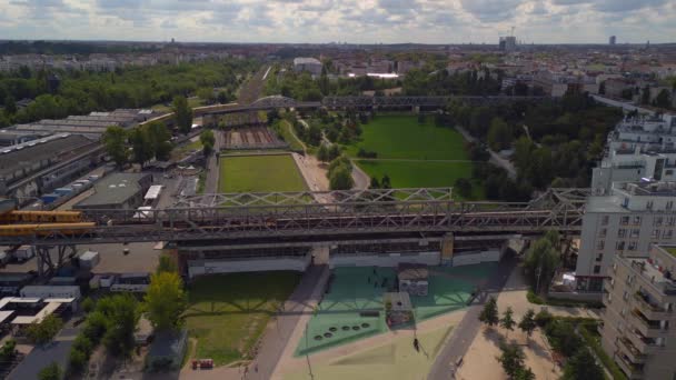 Беспилотник Панорамным Обзором Парке Gleisdreieck Berlin Germany Летний День 2022 — стоковое видео