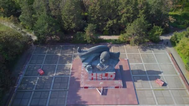 Drop Drone Ernst Thaelmann Monument Berlin Germany Summer Day 2022 — Stock Video
