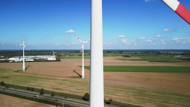 Pokles Dron Větrné Turbíny Kolo Poli Braniborsku Německo Letní Den2022 — Stock video