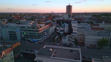 Şehir kulesi Steglitz Berlin 'in 2022 yazında hız rampası hızlandırılmış zaman aşımı. 4k Sinematik