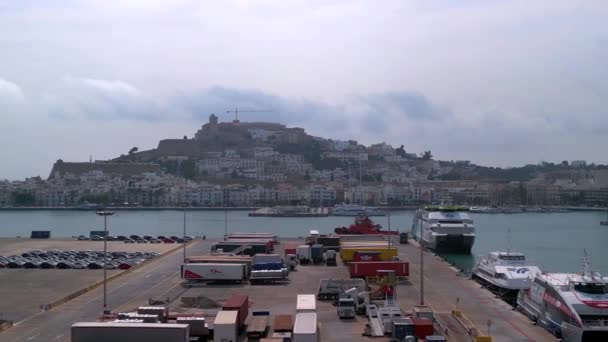 Boom Slide Kiri Drone Pulau Ibiza Pelabuhan Kota Oktober 2022 — Stok Video