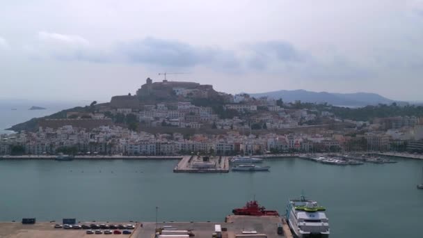 Panorama Ikhtisar Pulau Drone Ibiza Pelabuhan Kota Oktober 2022 Sinematik — Stok Video