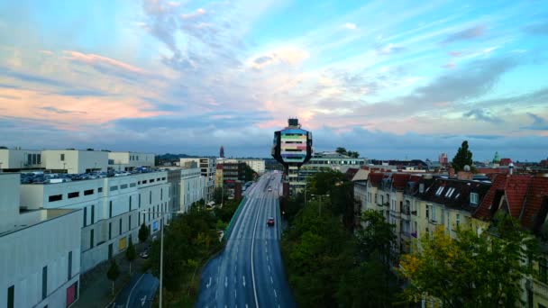 Tripé Estático Pairando Drone Berlin Steglitz Dia Chuvoso Verão 2022 — Vídeo de Stock