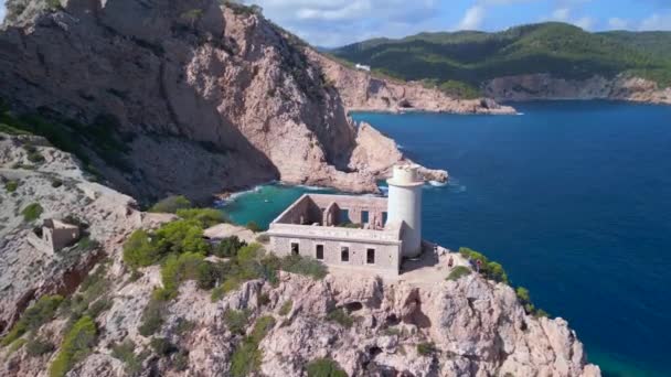 2022年夏 在Ibiza Faro Punta Grossa击落无人驾驶飞机 4K电影制作 — 图库视频影像
