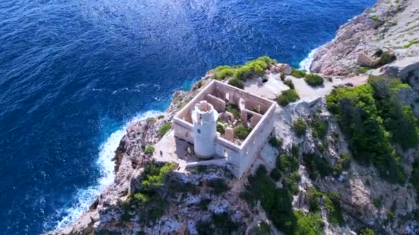 2022年夏 Ibiza Faro Punta Grossa的鸟瞰无人机 4K电影制作 — 图库视频影像