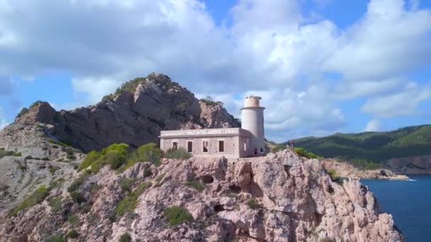 Széles Keringési Pálya Áttekintő Drón Ibiza Faro Punta Grossa Nál — Stock videók