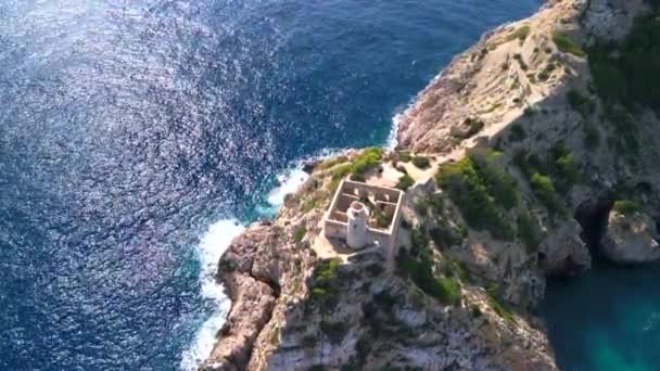 2022年夏 Ibiza Faro Punta Grossa的鸟瞰无人机 4K电影制作 — 图库视频影像