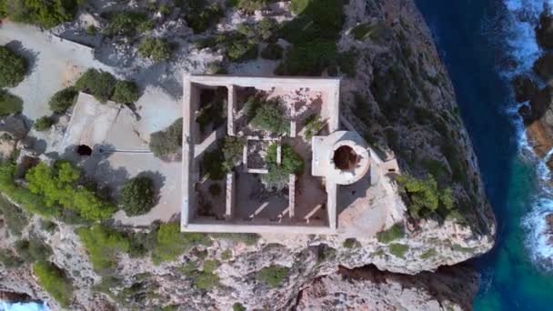 2022年夏 Ibiza Faro Punta Grossa的垂直9 16鸟瞰无人机 4K电影制作 — 图库视频影像