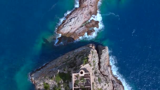 2022年夏 在Ibiza Faro Punta Grossa倾斜无人机 4K电影制作 — 图库视频影像