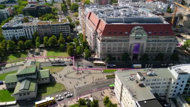 Boom Slide Left Drone Wittenberg Place Berlin Németország Nyáron Este — Stock videók
