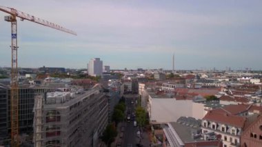 2022 yazında Sinagog Berlin şehri Oranienburger Caddesi 'nde. 4k Sinematik