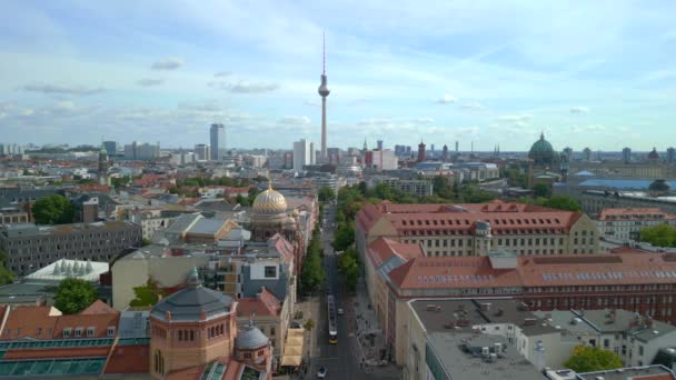 Tripé Estático Pairando Drone Cidade Berlim Sinagoga Rua Oranienburger Verão — Vídeo de Stock