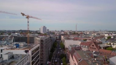 2022 yazında Berlin şehri Oranienburger caddesinin insansız hava aracı saldırısına uğradı. 4k Sinematik