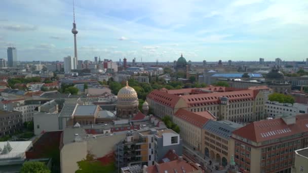 Panorama Curvo Drone Berlim Cidade Centro Verão 2022 Cinemático — Vídeo de Stock