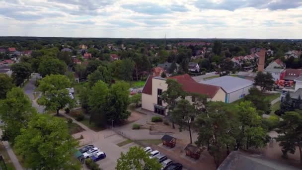 Sebességrámpa Hyperlapse Motionlapse Timapse Egy Átfogó Iskola Brandenburgban Nyári Napon — Stock videók