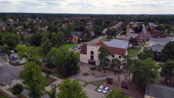 Szeroki Przegląd Orbity Drona Kompleksowej Szkoły Brandenburgii Letni Dzień 2022 — Wideo stockowe