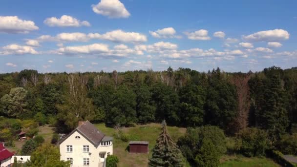 Ανελκυστήρα Drone Του Χωριού Brieselang Γειτονιά Brandenburg Γερμανία Καλοκαίρι Ημέρα — Αρχείο Βίντεο
