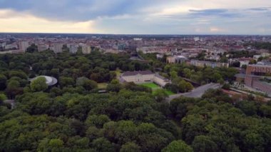 17 Haziran Berlin Caddesi, 2022 yazında. 4k Sinematik