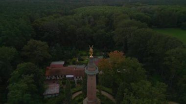 2022 yazında Hakenberg Almanya Zafer Sütunu. 4k Sinematik