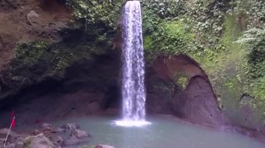 2017 yazında Bali Şelalesi 'nin insansız hava aracını getirin. HD SinematikName