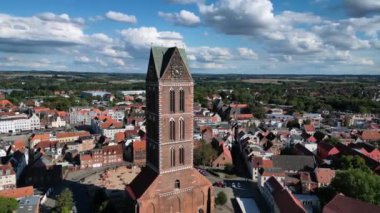 Wismar 'da yaz günü 2022' de hız rampası hızlandırılmış zaman aşımı. Yüksek kalite 4K Sinematik görüntüler