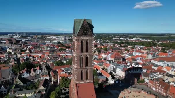 Ampia Orbita Panoramica Drone Nella Città Wismar Germania Giorno Estate — Video Stock