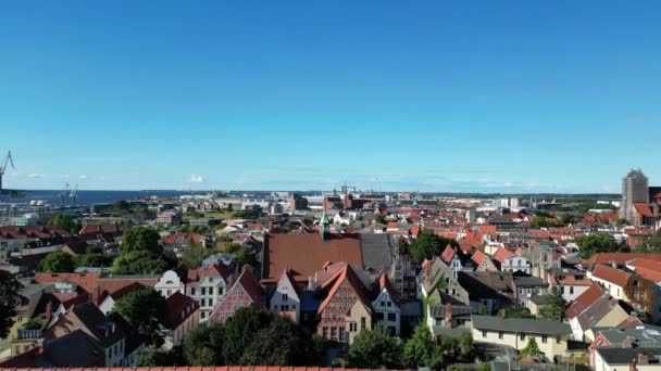 Létě Srpnu 2022 Vypusťte Dron Německém Wismar City Vysoce Kvalitní — Stock video