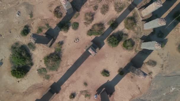 Vertikale Vogelperspektive Drohne Klippe Kante Sommer 2022 Hochwertiges Filmmaterial — Stockvideo
