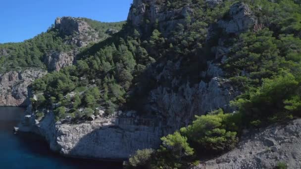 Decollare Drone Montagna Escursione Bordo Scogliera Durante Giorno Estate 2022 — Video Stock