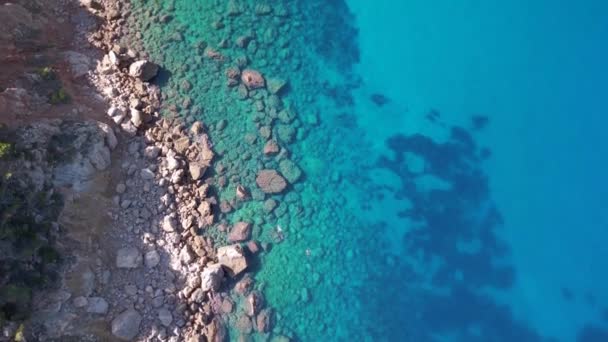 Inclinar Drone Montanha Caminhada Penhasco Borda Durante Verão 2022 Imagens — Vídeo de Stock