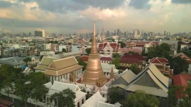 Hız rampası Hiperlapse hareket hızı zaman aşımı thailse ve dezember gün batımı altın saat 2022. Yüksek Kalite 4K Sinematik Görüntü