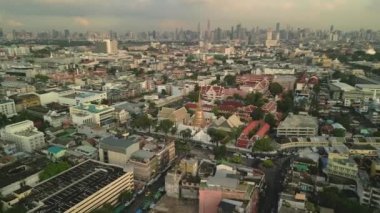 Panorama genel bakış drone thailone ve dezember gün batımı altın saat 2022. Yüksek Kalite 4K Sinematik Görüntü