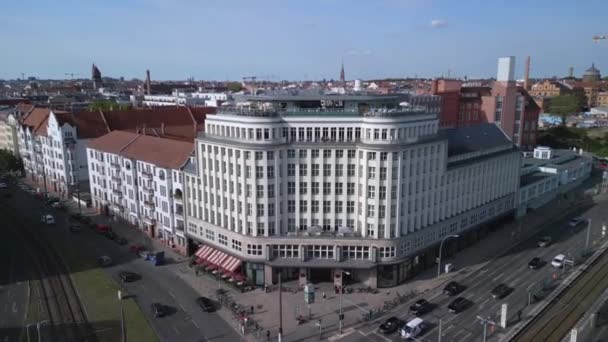 パノラマ概要2022年夏のベルリンのソーホー ハウスのドローン 高品質4Kシネマティック映像 — ストック動画