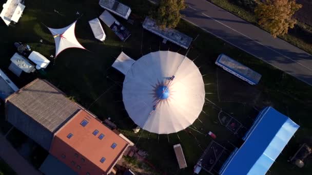 Vertikala Fåglar Ögonutsikt Drönare Brandenburg Cirkus Tält Kremmen Oberhavel Gyllene — Stockvideo