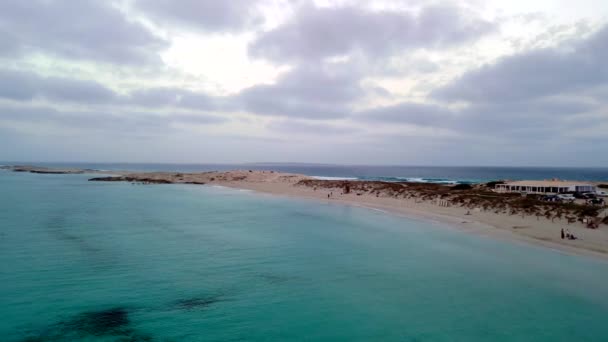 Тягнути Безпілотник Пляжний Острів Форрера Ібіца Іспанія Восени 2022 Року — стокове відео